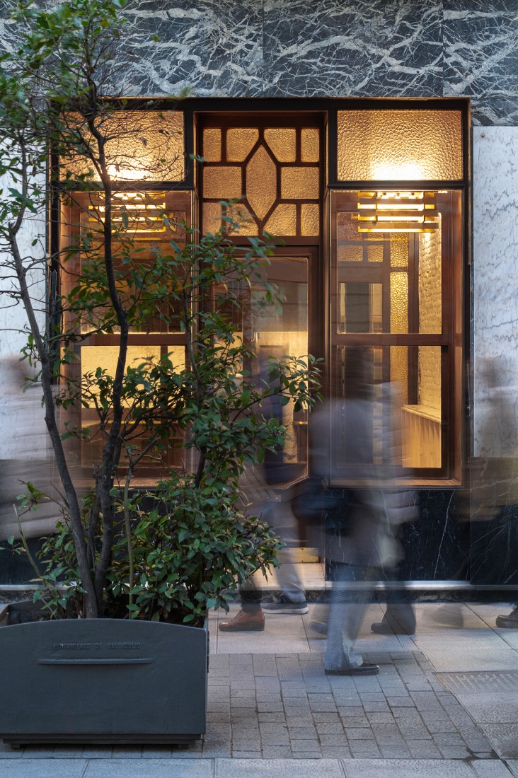 Former "Cuchillerías Blanco" premises renovation by Óscar Miguel Ares. Photography by Gabriel Gallegos Alonso.