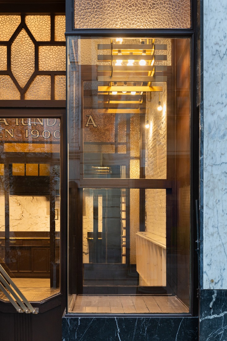 Former "Cuchillerías Blanco" premises renovation by Óscar Miguel Ares. Photography by Gabriel Gallegos Alonso.
