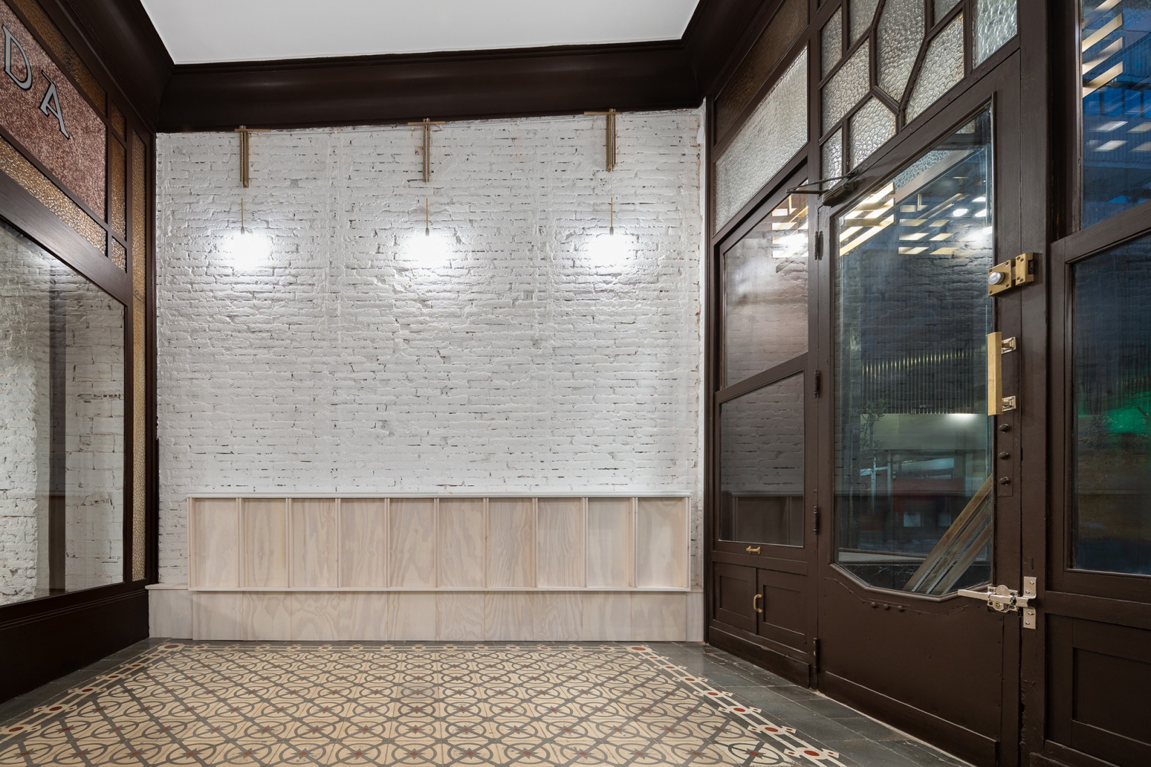 Former "Cuchillerías Blanco" premises renovation by Óscar Miguel Ares. Photography by Gabriel Gallegos Alonso.