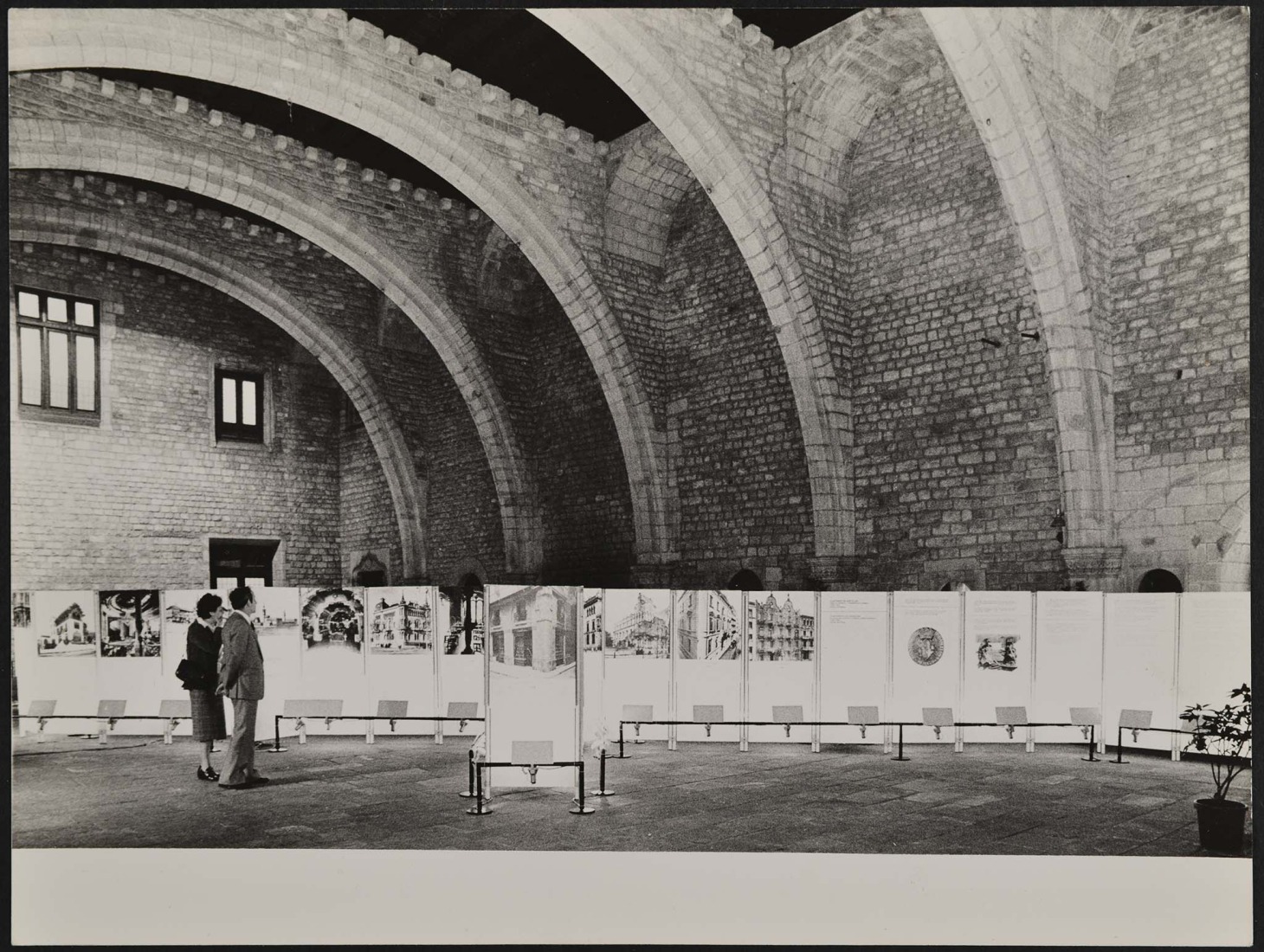 «Una arquitectura premiada. 125 años de premios» por Pau de Solà-Morales e Ignasi Bonet. Fotografía cortesía de ARQUIN-FAD.