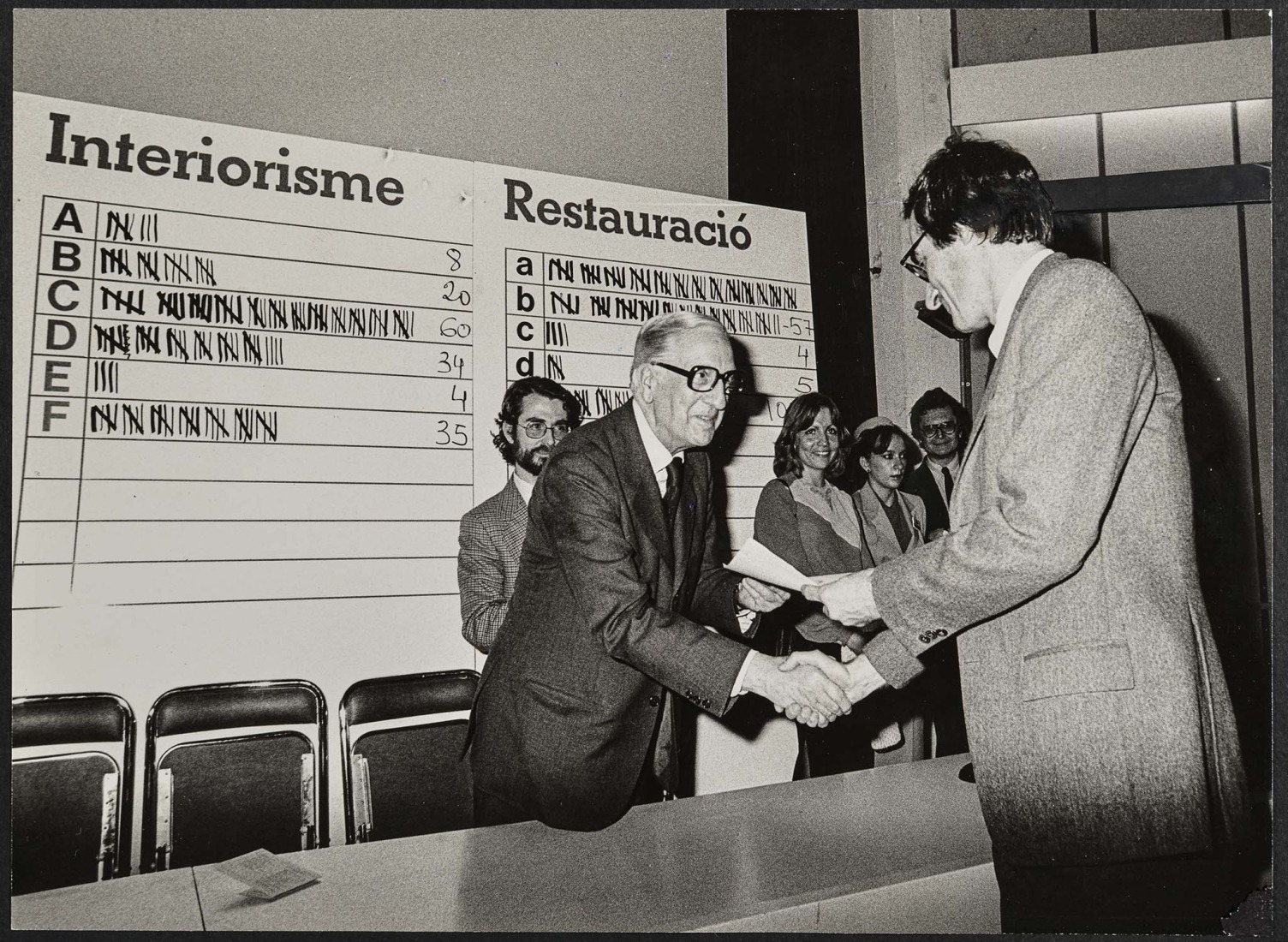 «Una arquitectura premiada. 125 años de premios» por Pau de Solà-Morales e Ignasi Bonet. Fotografía cortesía de ARQUIN-FAD.