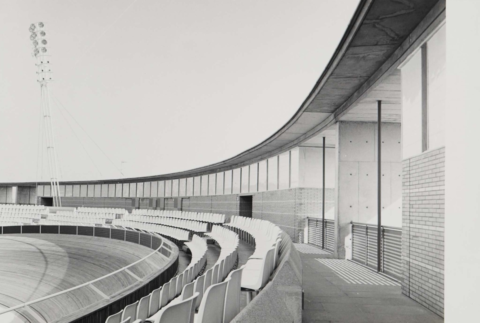 «Una arquitectura premiada. 125 años de premios» por Pau de Solà-Morales e Ignasi Bonet. Fotografía cortesía de ARQUIN-FAD.