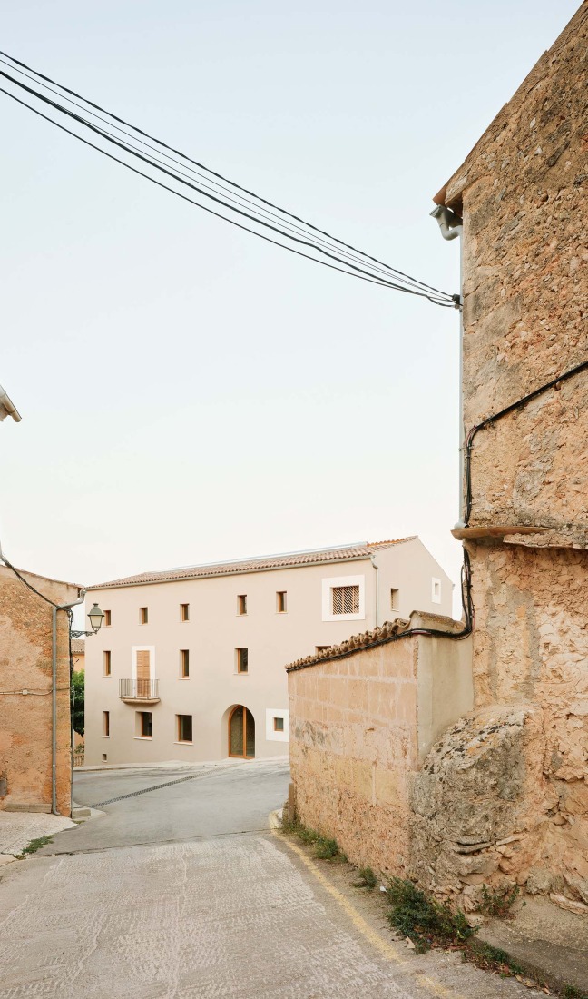 Vila Santa Eugenia House by Peris Toral + Aulets. Photograph by José Hevia.