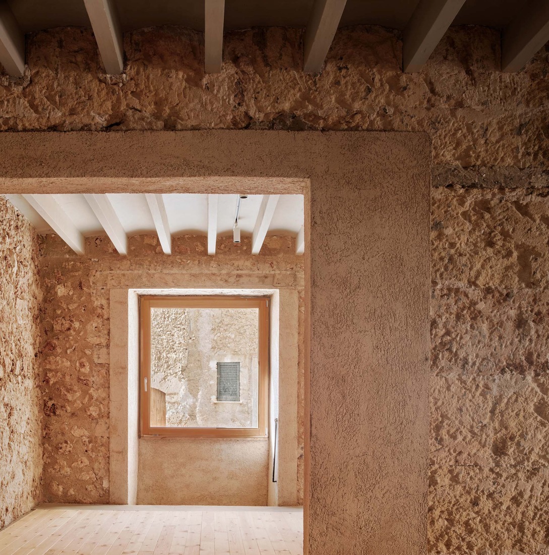 Vila Santa Eugenia House by Peris Toral + Aulets. Photograph by José Hevia.
