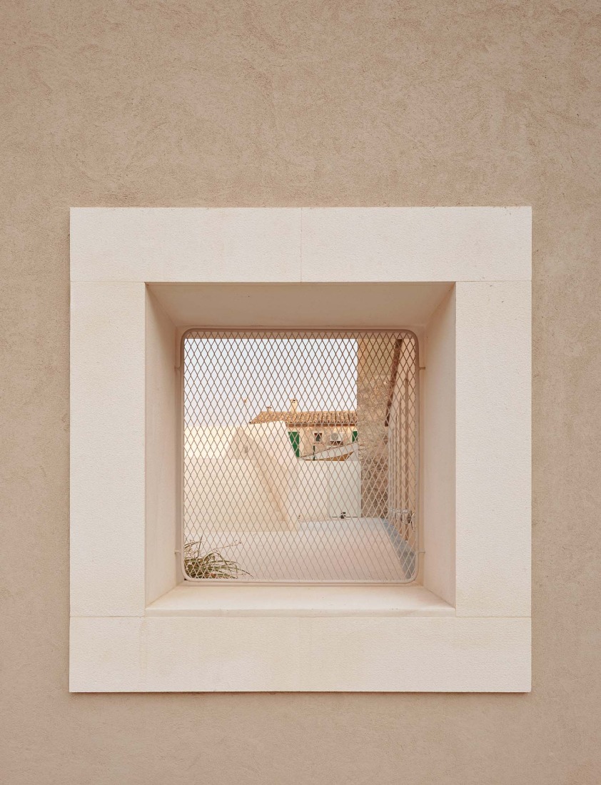 Vila Santa Eugenia House by Peris Toral + Aulets. Photograph by José Hevia.