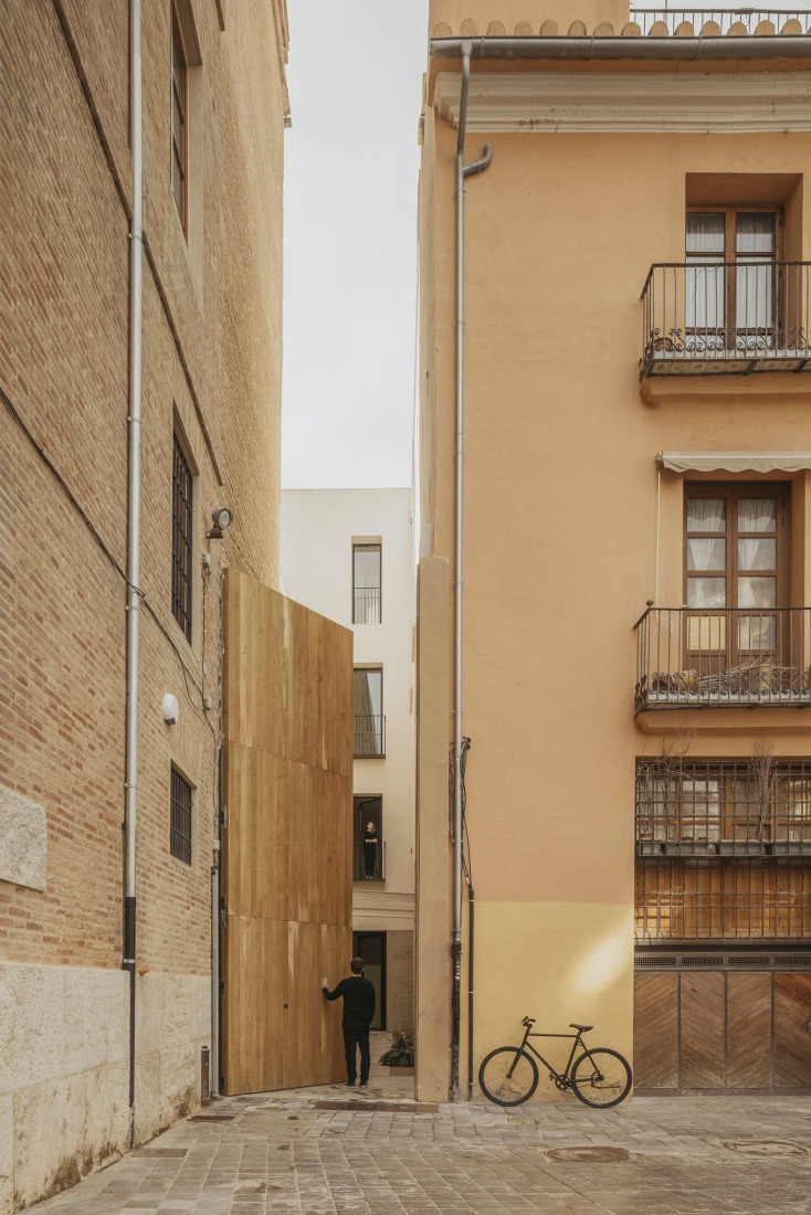 Edificio Viciana por José Fernández-Llebrez. Fotografía por Alejandro Gómez Vives.
