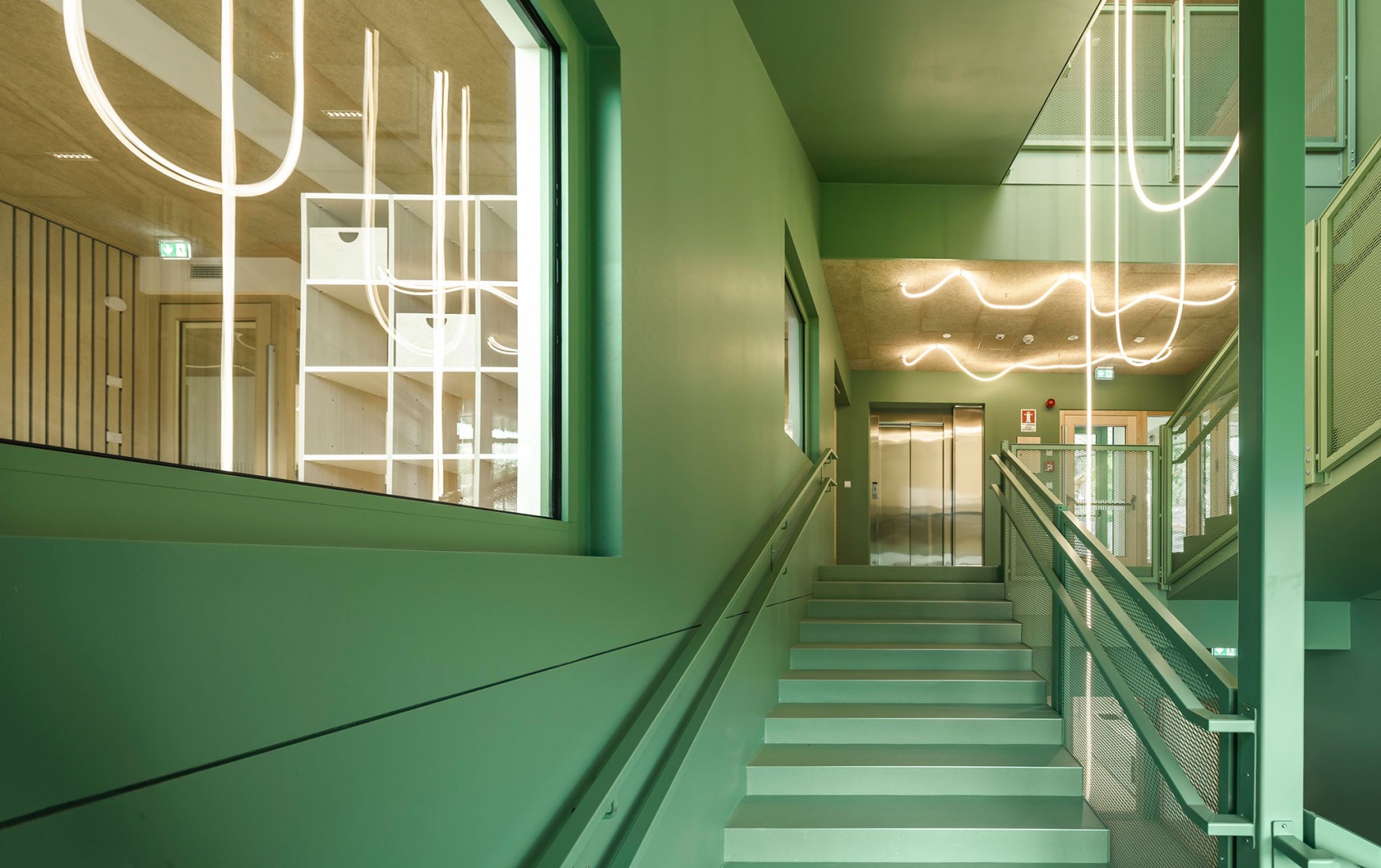 Edificio multifuncional en Barbiano, por Roland Baldi Architects. Fotografía por Oskar Da Riz.