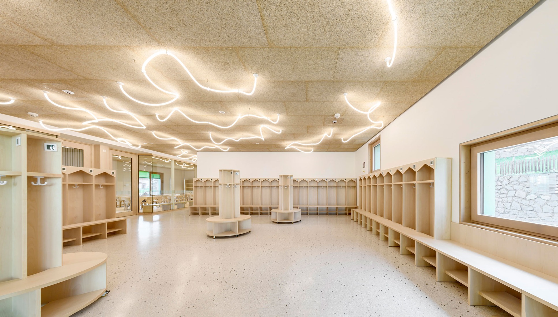 Edificio multifuncional en Barbiano, por Roland Baldi Architects. Fotografía por Oskar Da Riz.