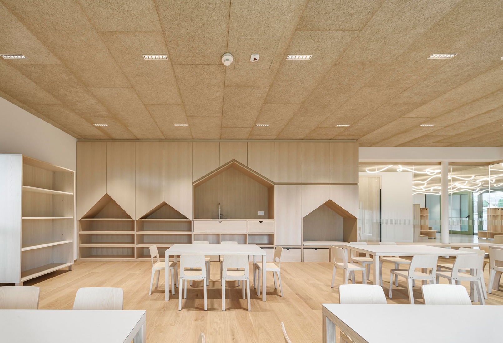 Edificio multifuncional en Barbiano, por Roland Baldi Architects. Fotografía por Oskar Da Riz.