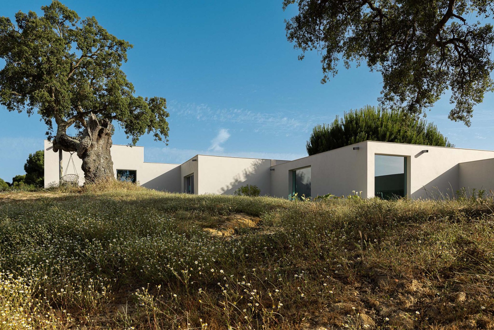Casa M Ariane por Sabrab Architecture. Fotografía por Ivo Tavares Studio.