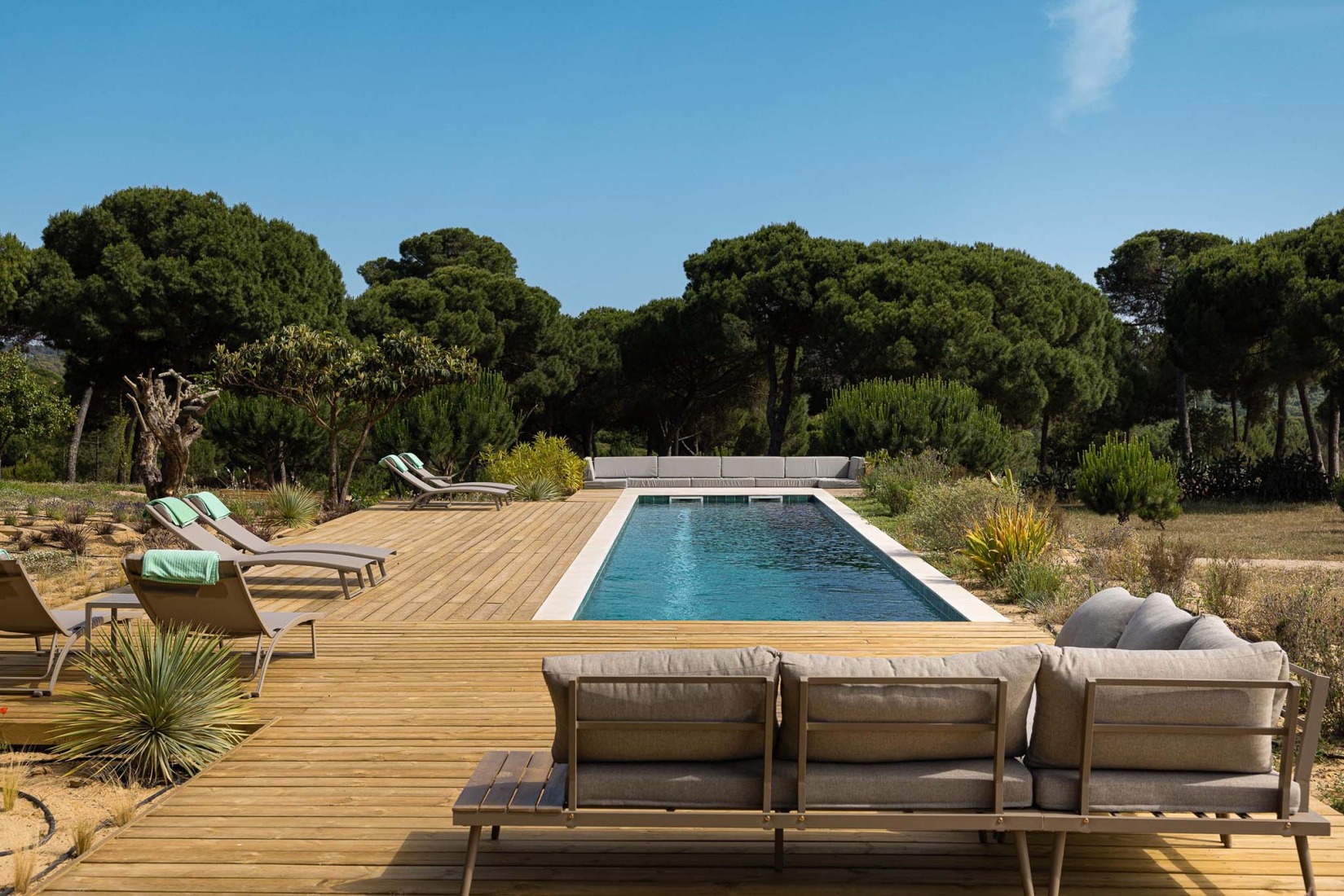 Casa M Ariane por Sabrab Architecture. Fotografía por Ivo Tavares Studio.