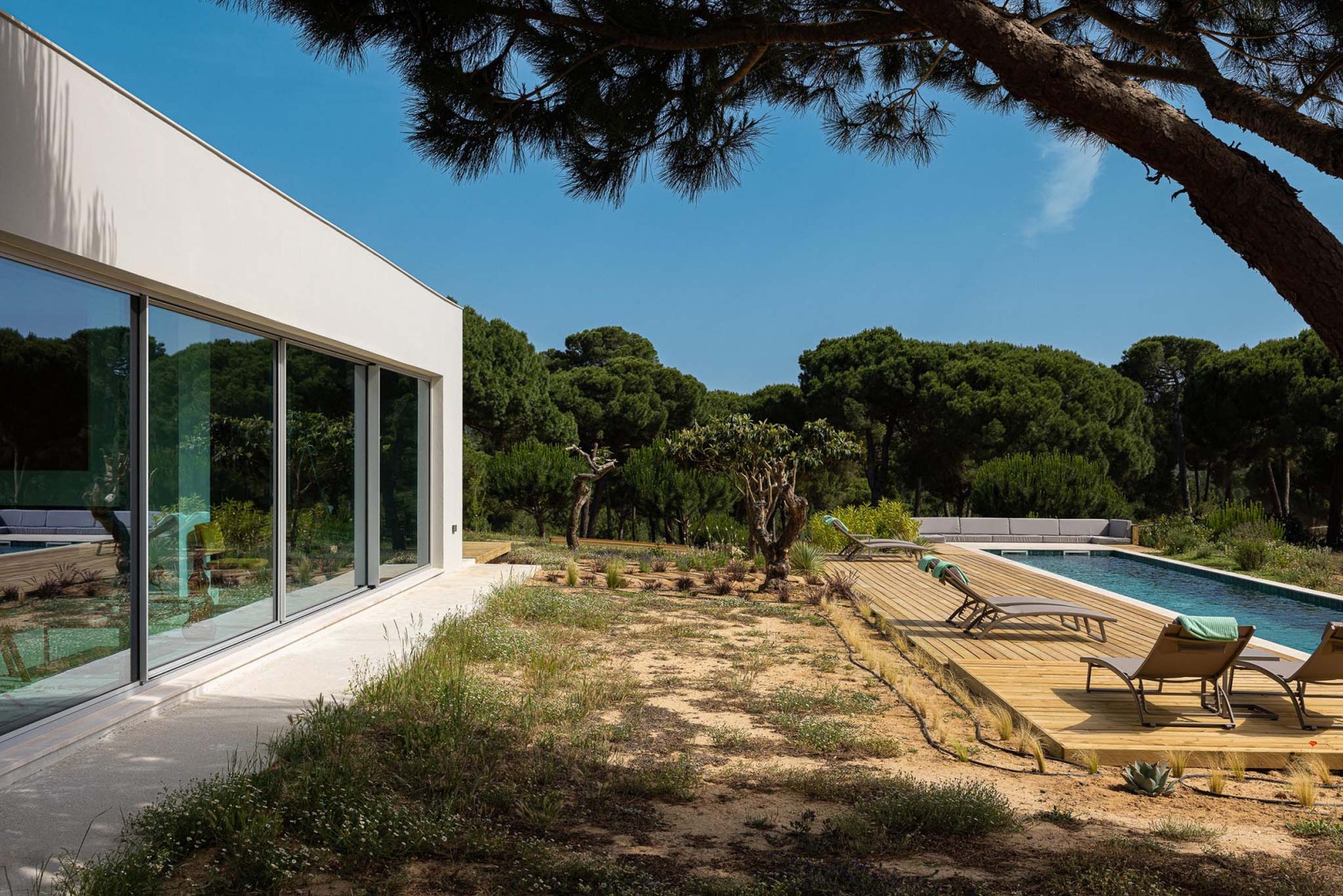 Casa M Ariane por Sabrab Architecture. Fotografía por Ivo Tavares Studio.