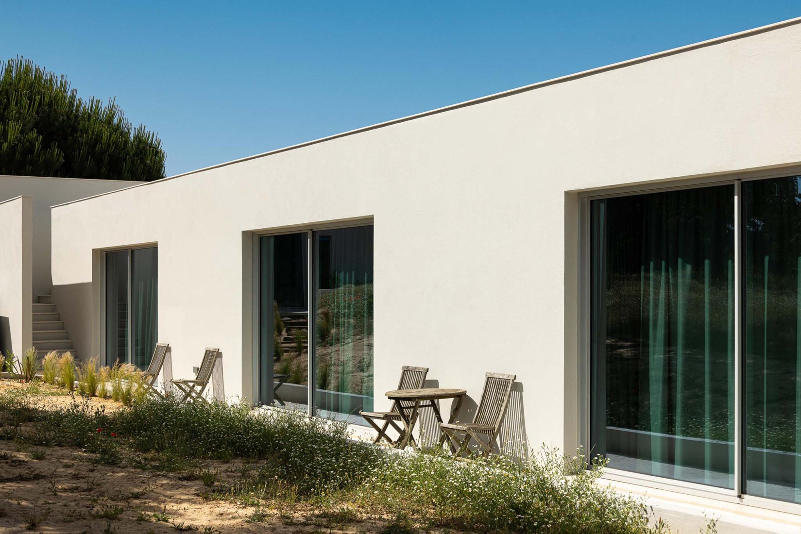 Casa M Ariane por Sabrab Architecture. Fotografía por Ivo Tavares Studio.
