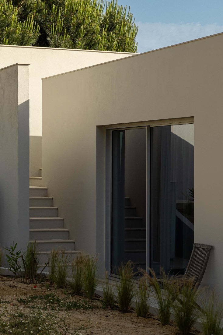 Casa M Ariane por Sabrab Architecture. Fotografía por Ivo Tavares Studio.