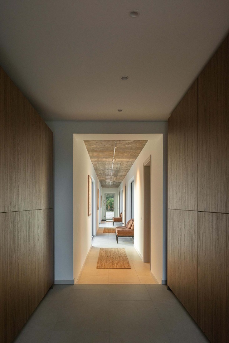 Casa M Ariane por Sabrab Architecture. Fotografía por Ivo Tavares Studio.