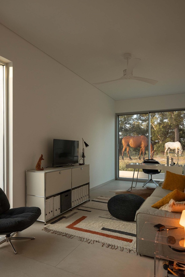 Casa M Ariane por Sabrab Architecture. Fotografía por Ivo Tavares Studio.