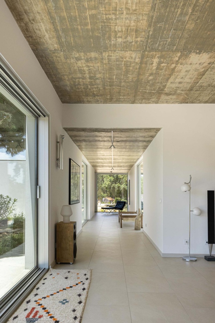 Casa M Ariane por Sabrab Architecture. Fotografía por Ivo Tavares Studio.