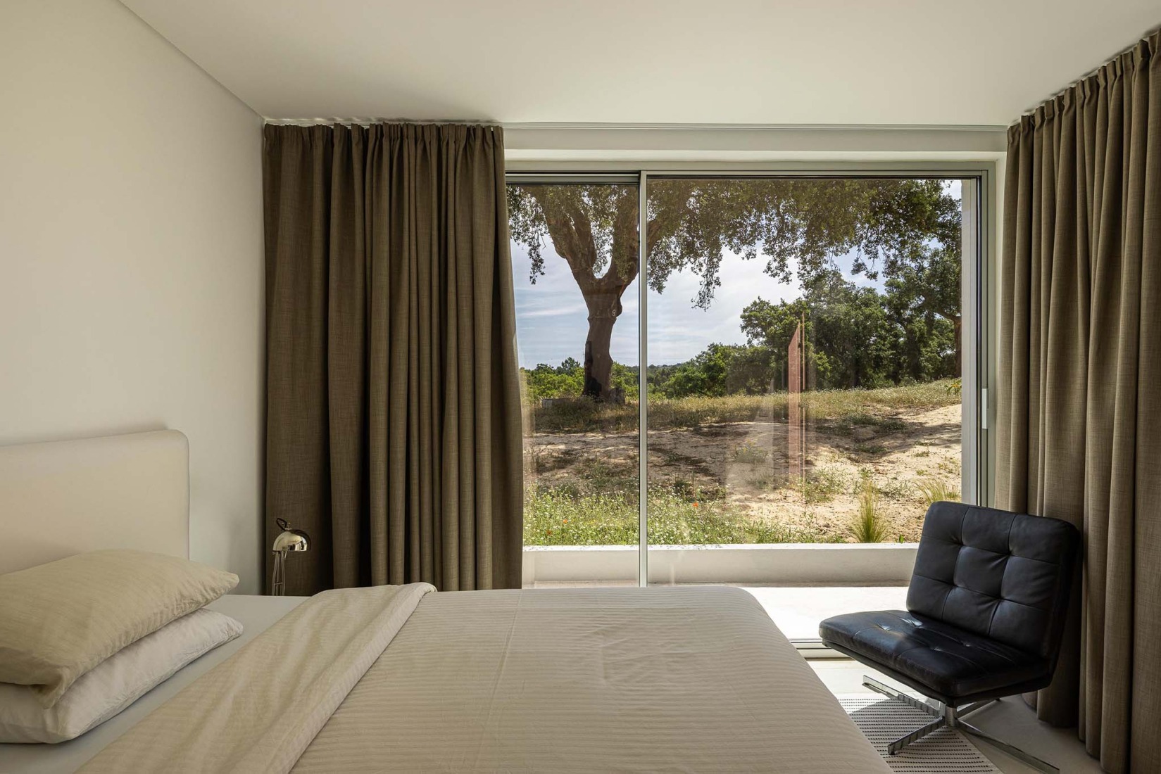 Casa M Ariane por Sabrab Architecture. Fotografía por Ivo Tavares Studio.