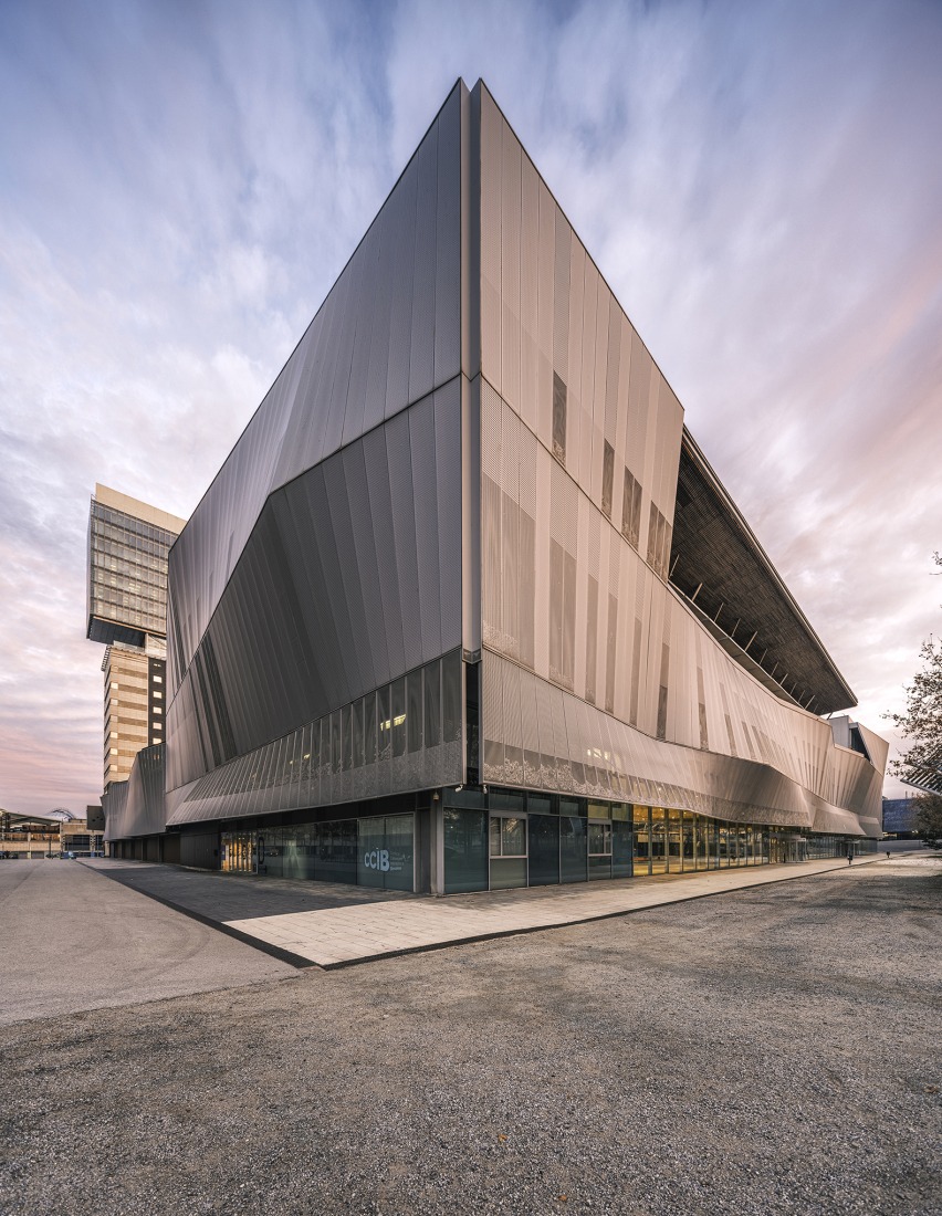 Barcelona International Convention Centre. "Becoming. Architectures for a Planet in Transition." UIA World Congress of Architects 2026 Barcelona. Photograph courtesy of UIA. 