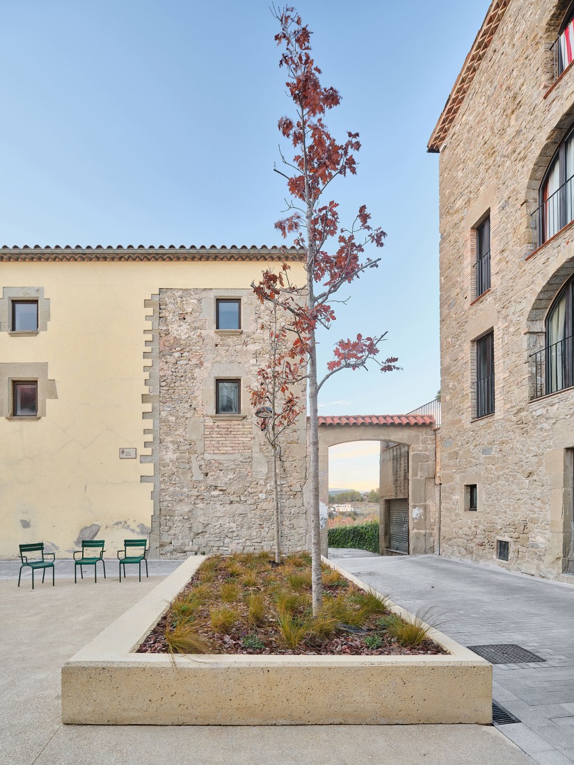 Aguilar Square by vora + Toni Riba. Photograph by Adrià Goula.