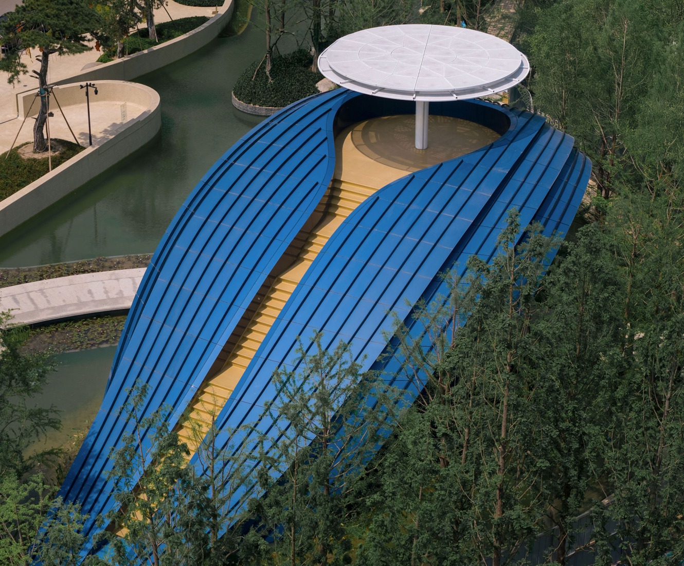Whale Gate by Wutopia Lab. Photograph by LIU Guowei. 