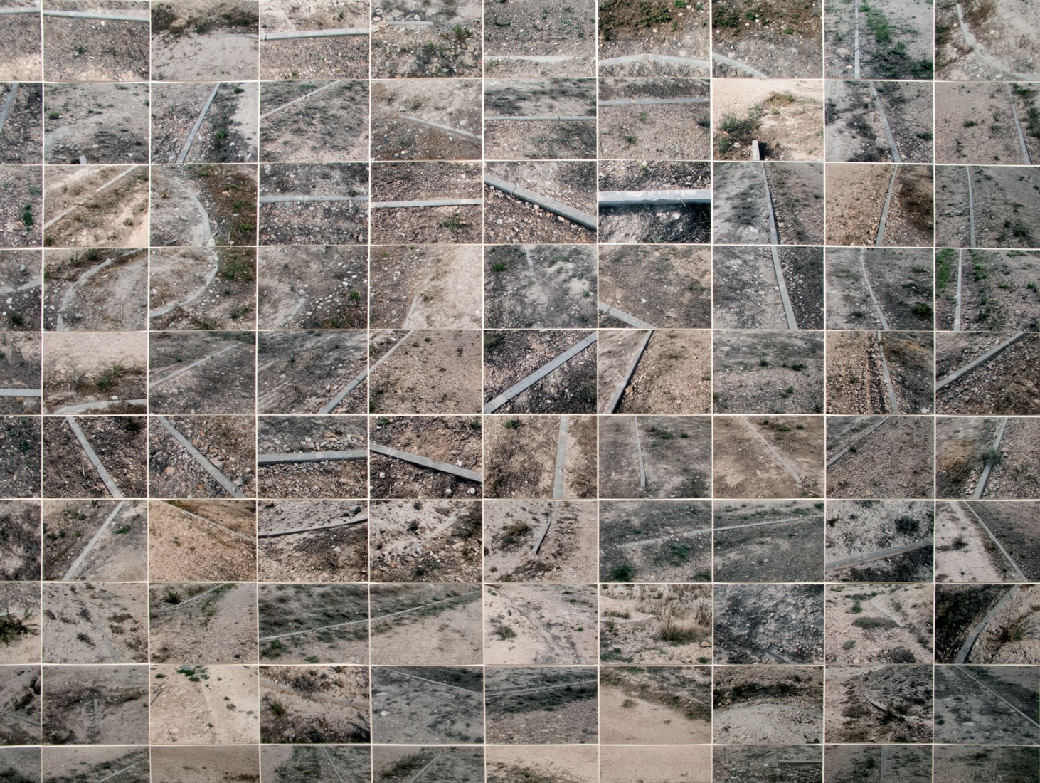 Shortcuts (detail), 2015. Print with chemical development. Installation of 551 photographs (10x13 cm each), Total dimension variable. Courtesy of Jorge Yeregui, VEGAP, Madrid, 2026.
