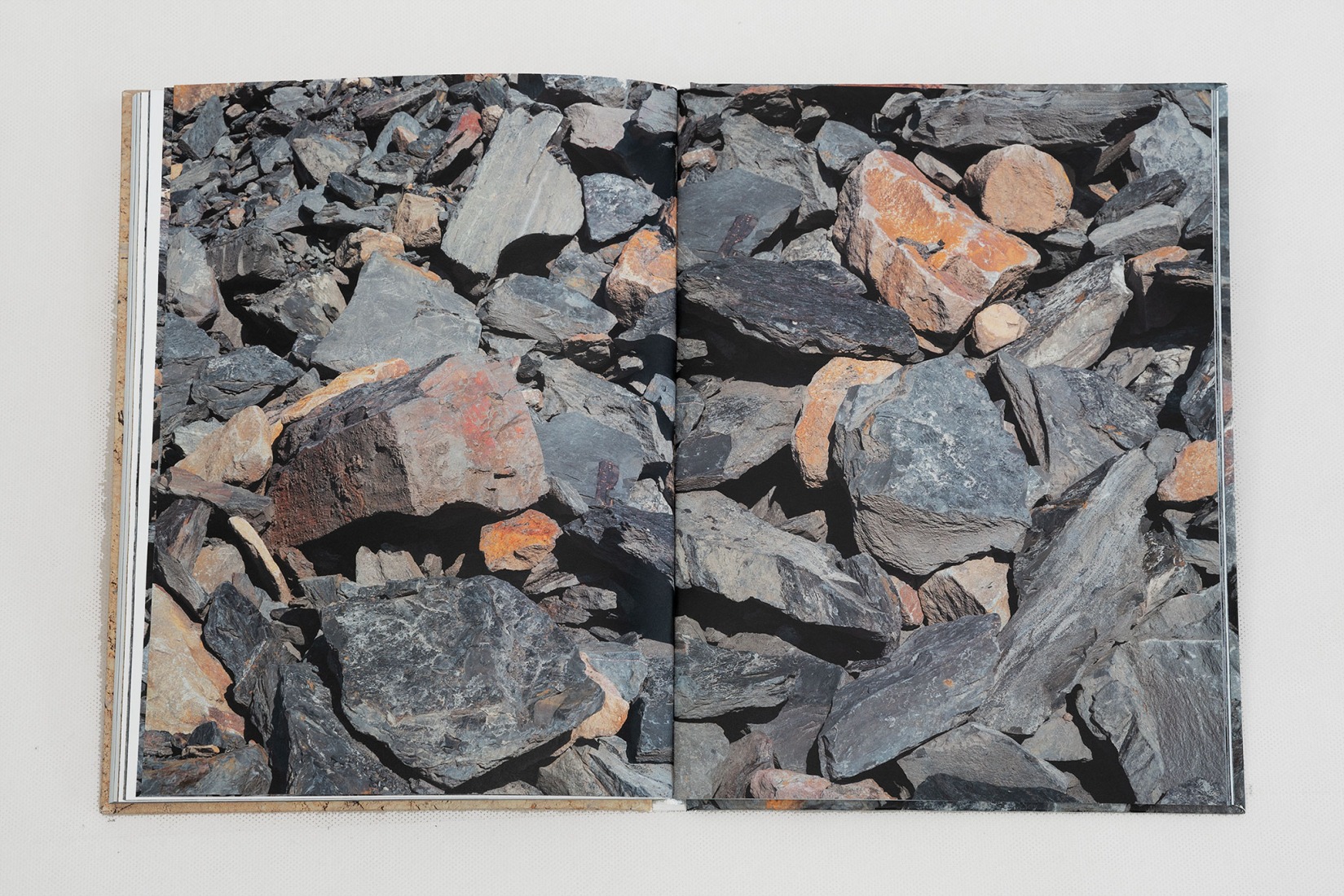 Talking about stones. Mineral lexicon (Books), 2024. Book in digital offset printing. 4 volumes of 30.1 x 22.9 x 2 cm each. Courtesy of Jorge Yeregui, VEGAP, Madrid, 2026.