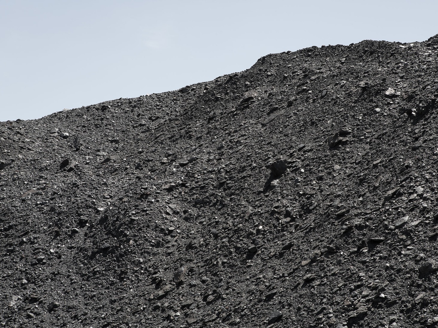 The Perfect Mountains III (detail). Pigment print on cotton paper. Dimensions 54 × 72 cm. Courtesy of Jorge Yeregui, VEGAP, Madrid, 2026.