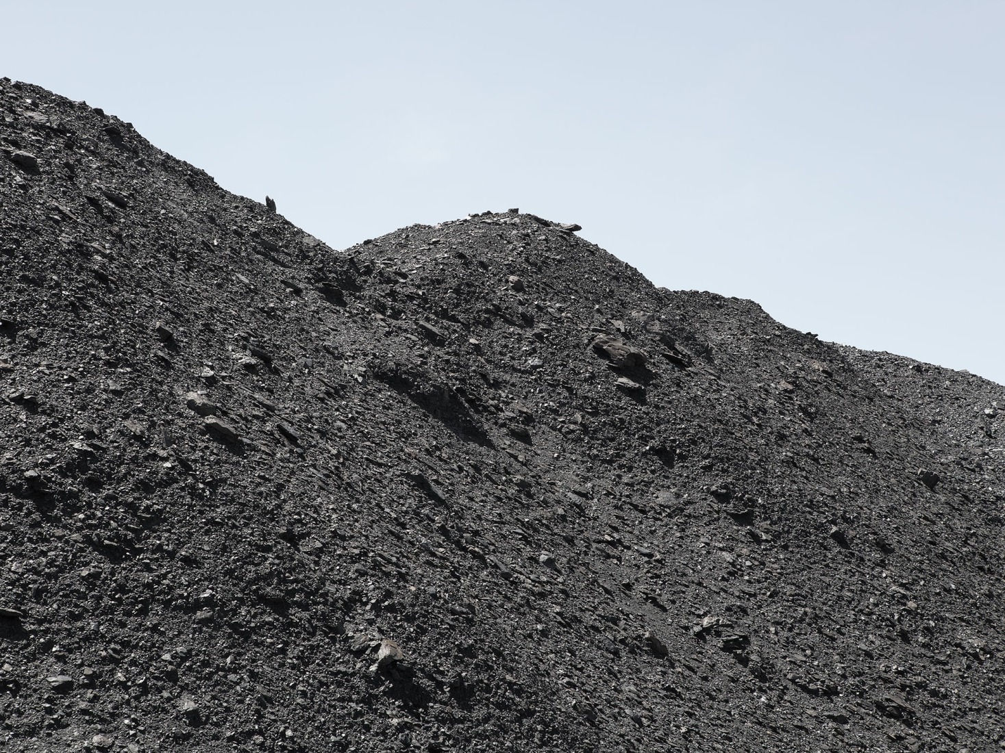 The Perfect Mountains III (detail). Pigment print on cotton paper. Dimensions 54 × 72 cm. Courtesy of Jorge Yeregui, VEGAP, Madrid, 2026.