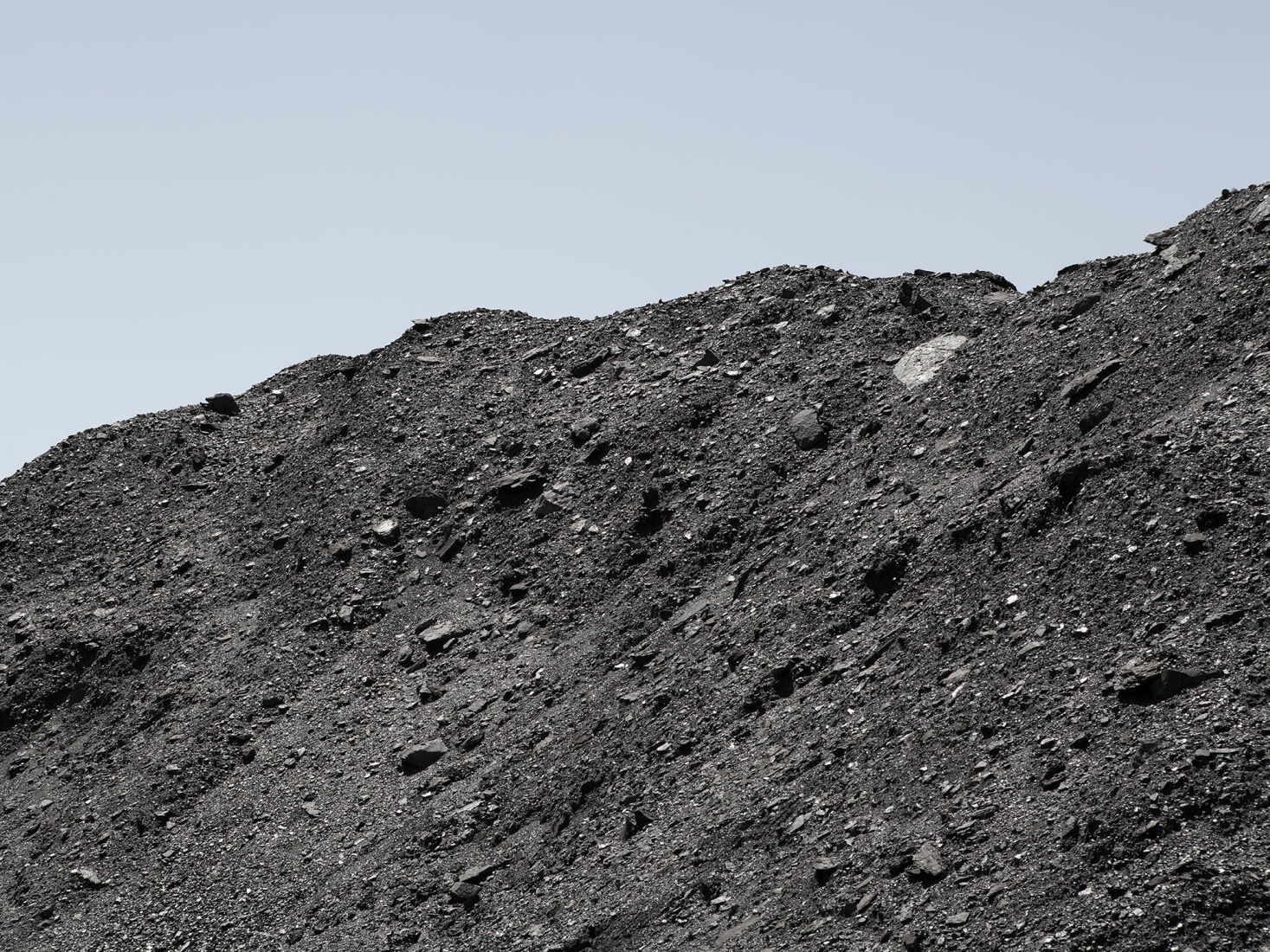 The Perfect Mountains III (detail). Pigment print on cotton paper. Dimensions 54 × 72 cm. Courtesy of Jorge Yeregui, VEGAP, Madrid, 2026.