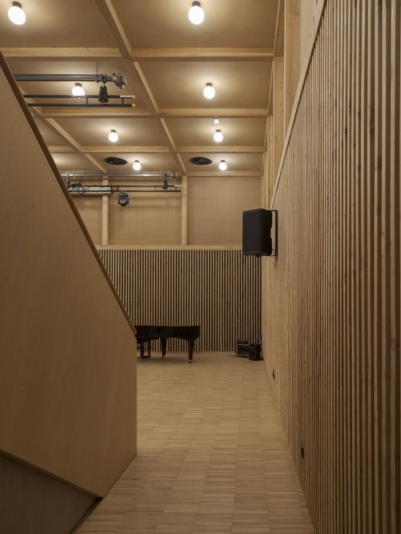 Jean-Claude Casadesus Conservatory and Auditórium by Ateliers O-S architectes. Photograph by Cyrille Weiner.