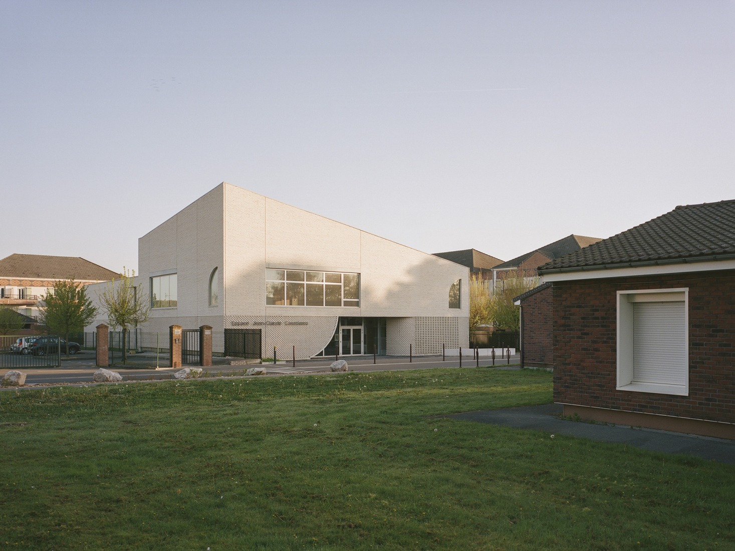 Jean-Claude Casadesus Conservatory and Auditórium by Ateliers O-S architectes. Photograph by Cyrille Weiner.