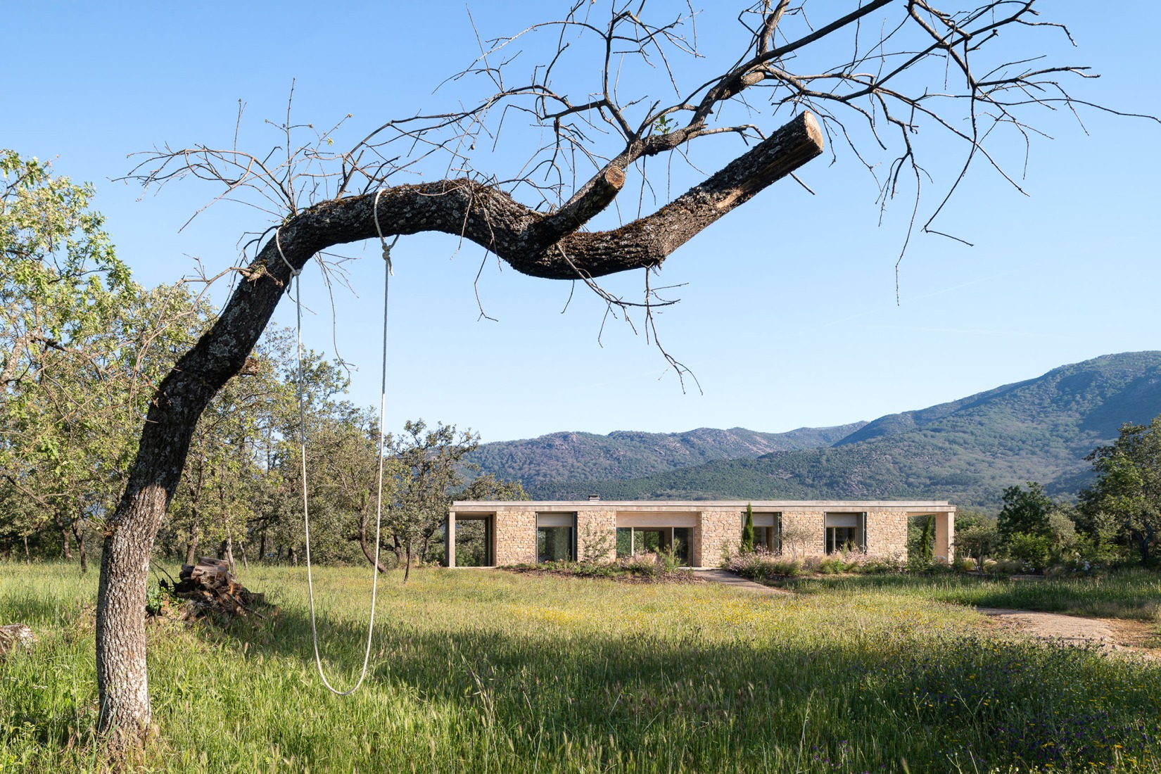 RJ House by Estudio Arquitectura Hago. Photograph by Gabriel Gallego.
