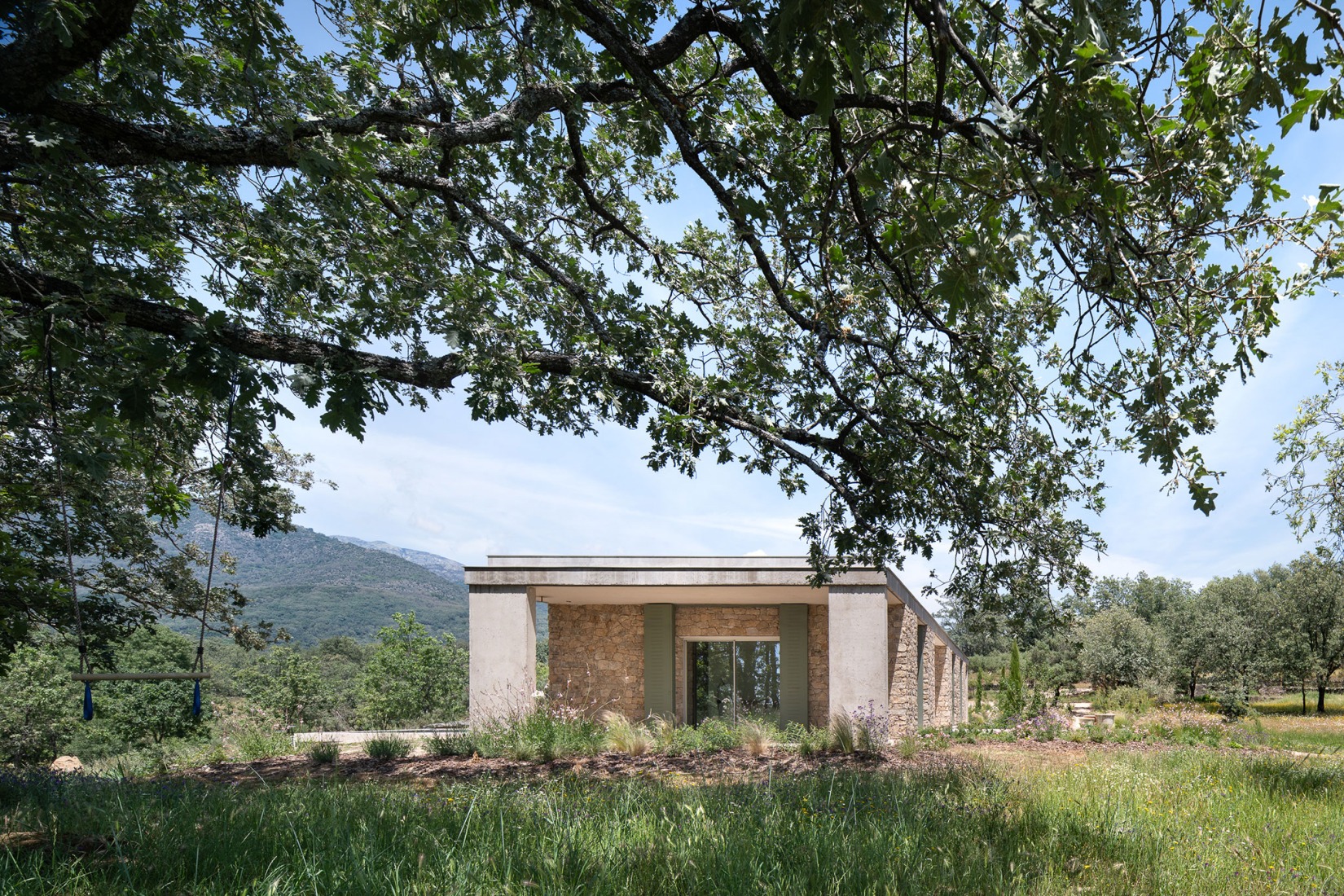 RJ House by Estudio Arquitectura Hago. Photograph by Gabriel Gallego.