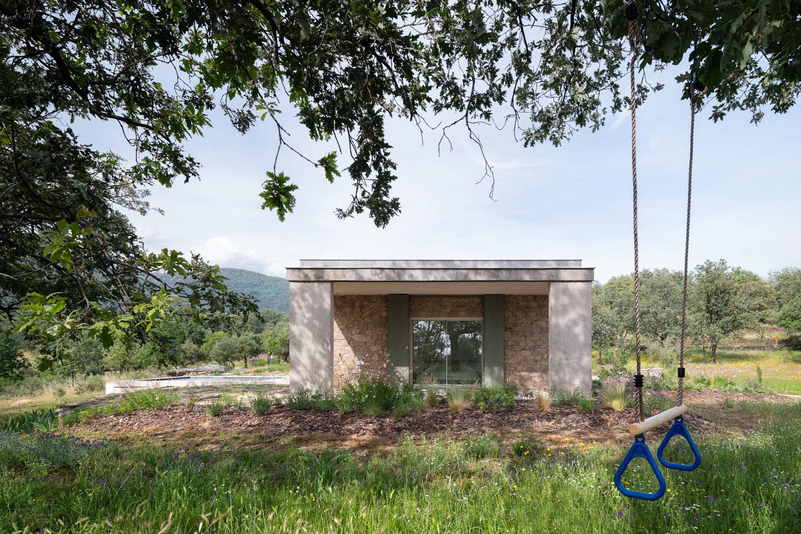 RJ House by Estudio Arquitectura Hago. Photograph by Gabriel Gallego.
