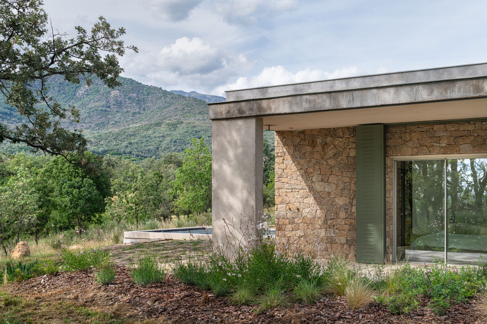 RJ House by Estudio Arquitectura Hago. Photograph by Gabriel Gallego.
