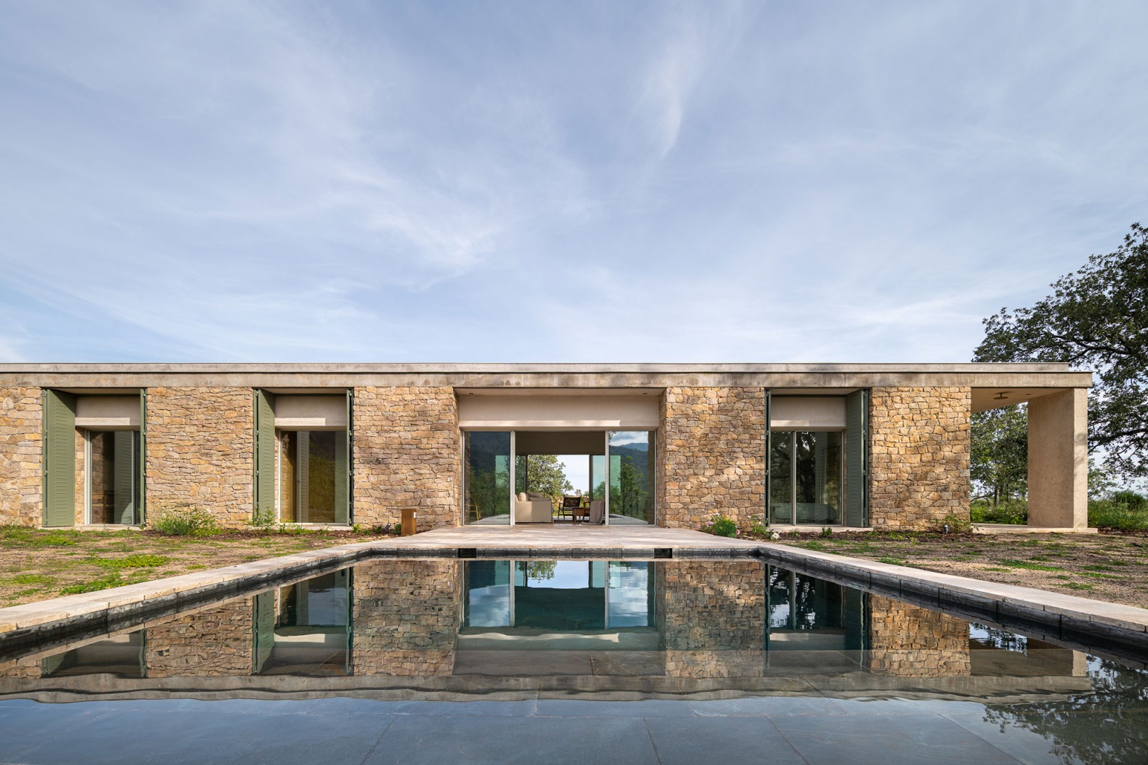 RJ House by Estudio Arquitectura Hago. Photograph by Gabriel Gallego.