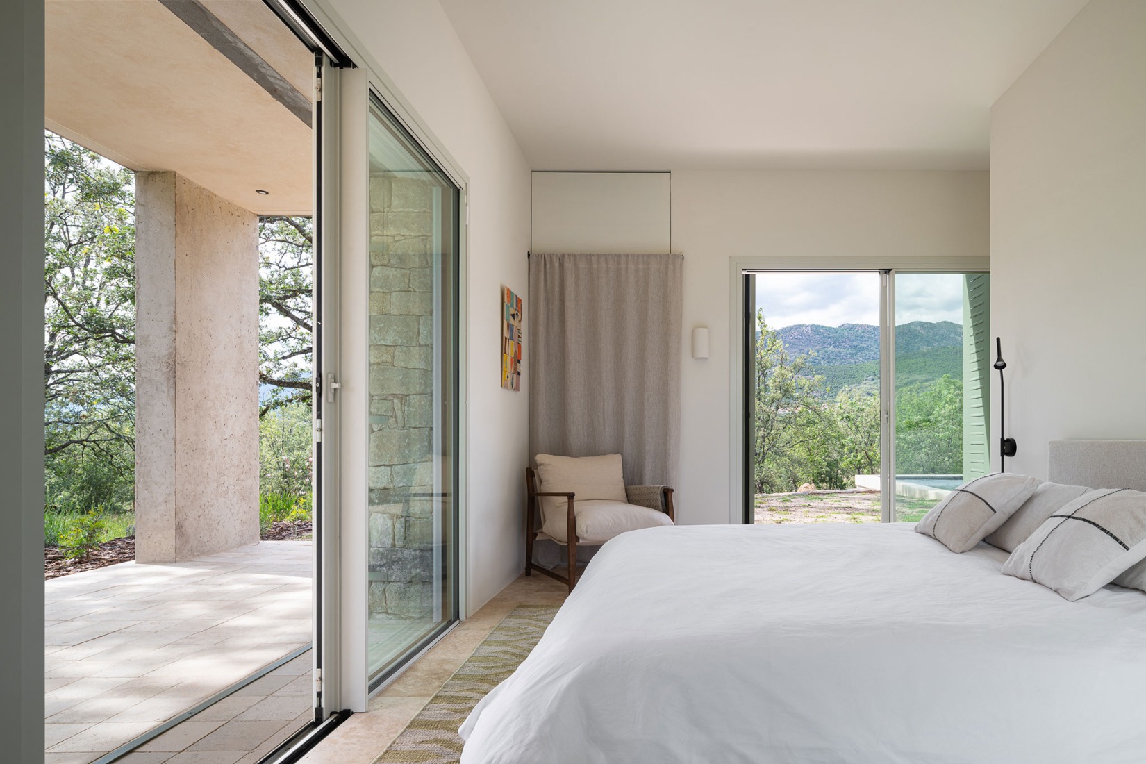 RJ House by Estudio Arquitectura Hago. Photograph by Gabriel Gallego.