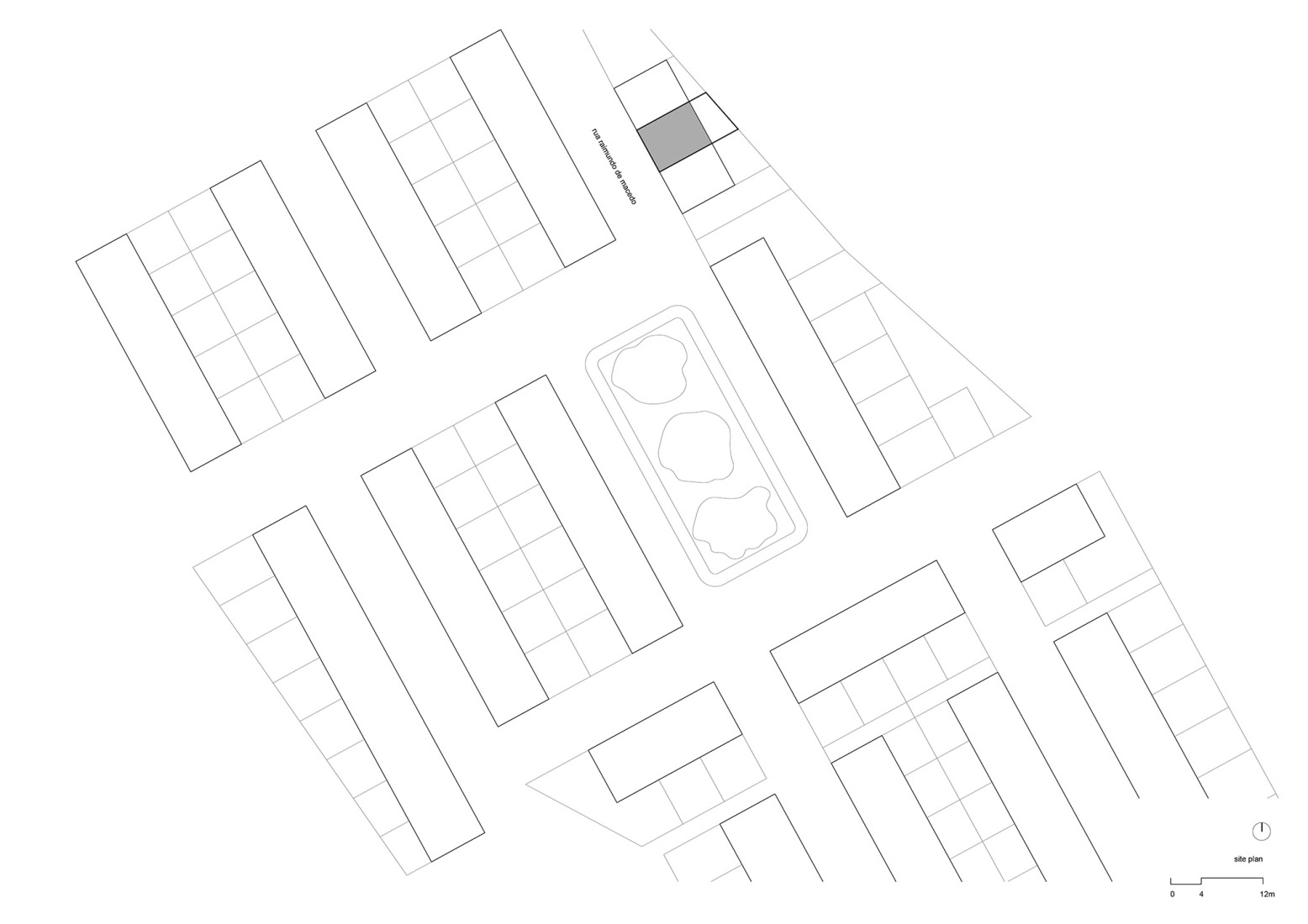 Site plan. House in "O Lar Familiar" by José Pedro Lima.