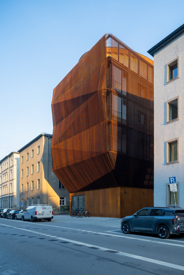 "Kinderoase an der TUM" by Kéré Architecture. Photograph by Iwan Baan.