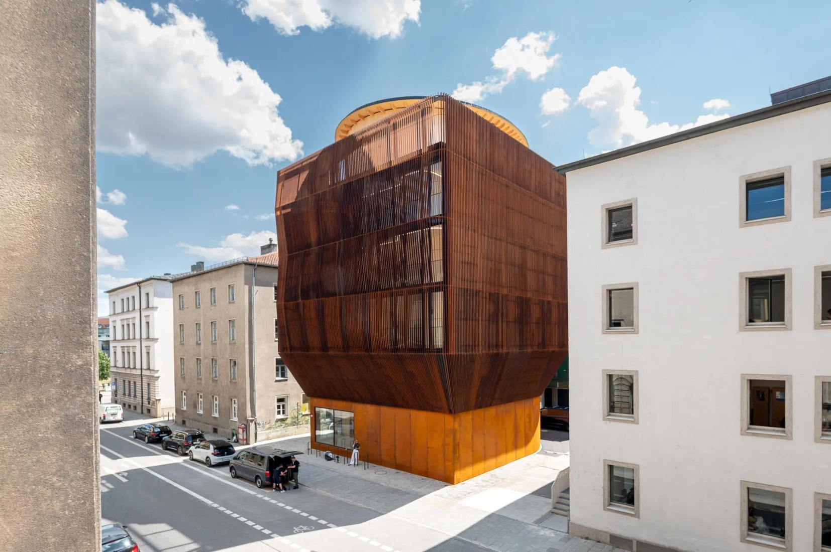 "Kinderoase an der TUM" by Kéré Architecture. Photograph by Astrid Eckert / TUM