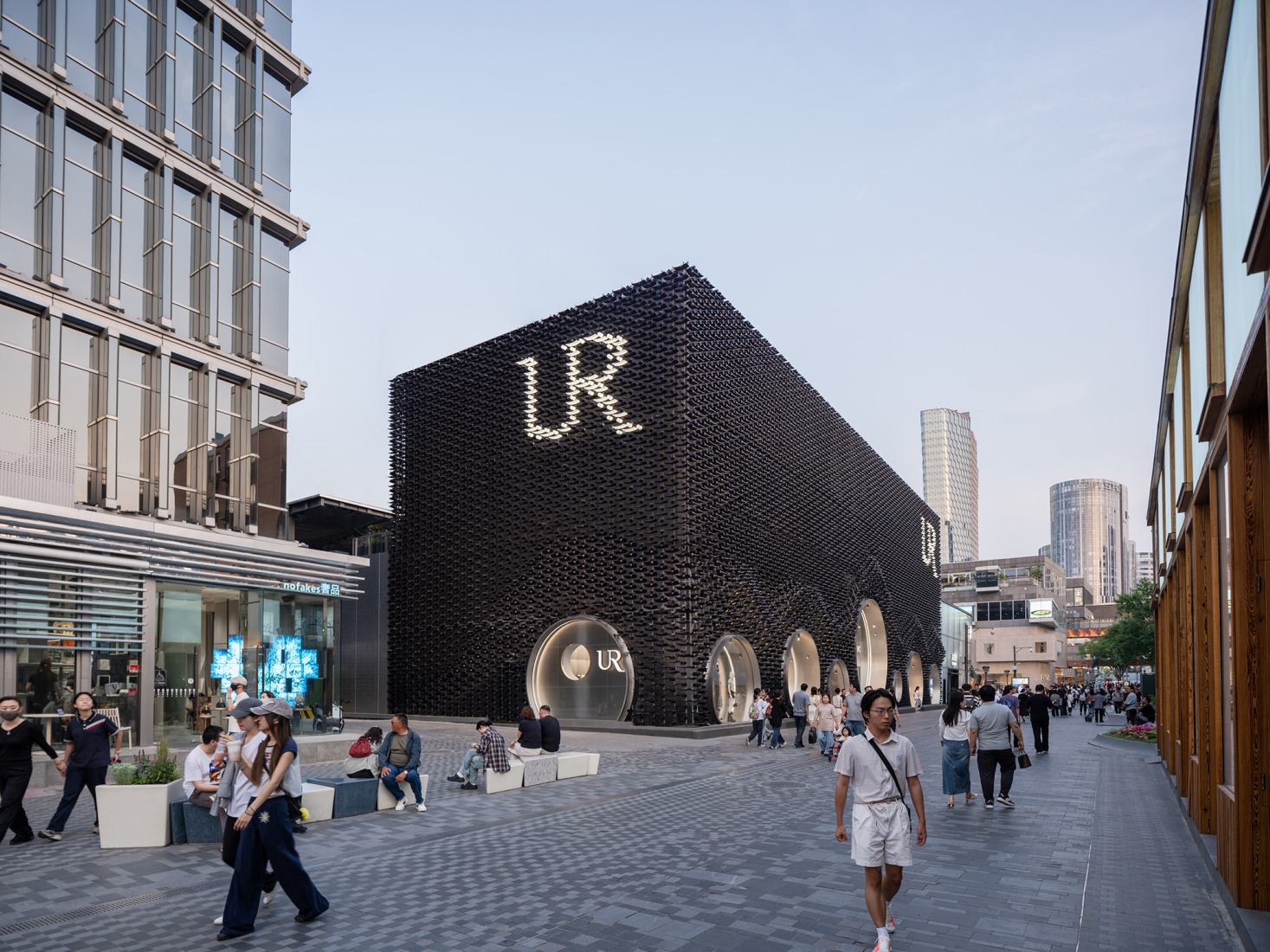 Tienda Insignia Urban Revivo por MVRDV. Fotografía por Wen Studio.
