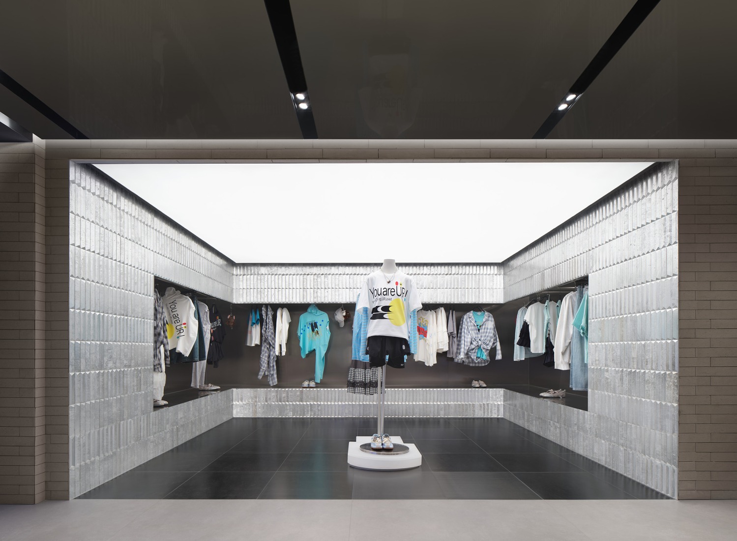Tienda Insignia Urban Revivo por MVRDV. Fotografía por Urban Revivo.