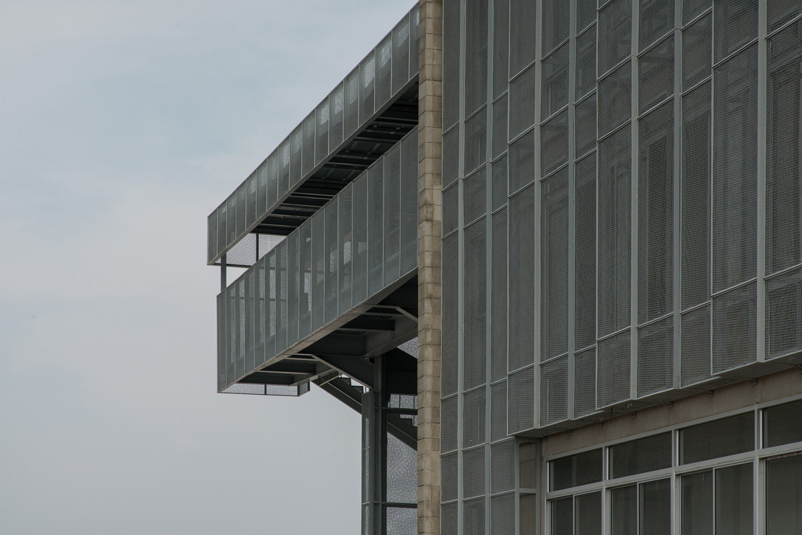 Instalaciones Industriales LPP por PHTAA. Fotografía por Kukkong Thirathomrongkiat.