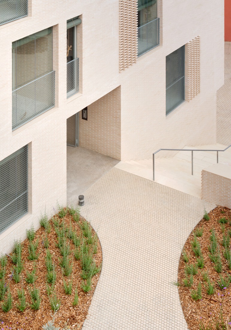 "Air Passage" by Peris + Toral Arquitectes. Photograph by José Hevia.
