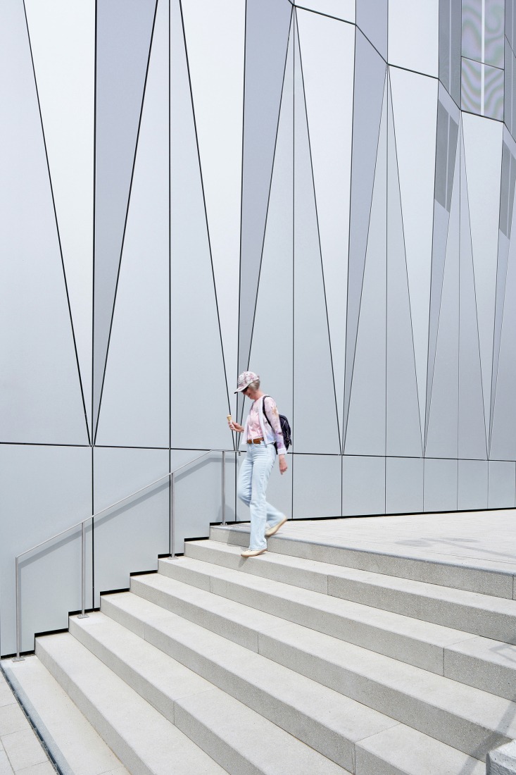 Telekom Tower by Sauerbruch Hutton. Photograph by Helmuth Scham BFF.
