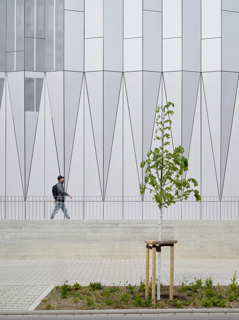 Telekom Tower by Sauerbruch Hutton. Photograph by Helmuth Scham BFF.