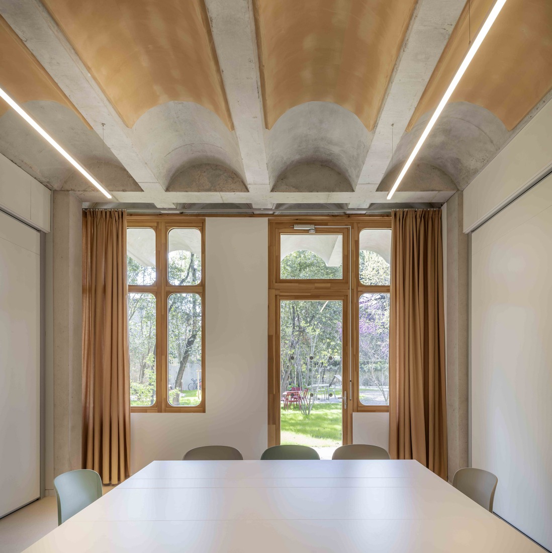 "Espace Ambroise Croizat" TAUTEM Architecture. Photograph by Luc Boegly.