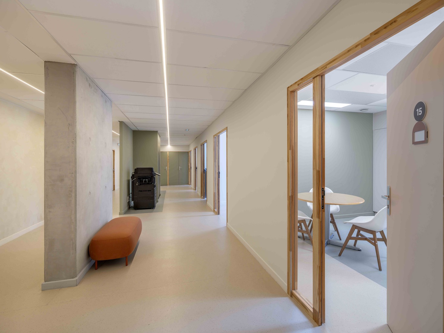 "Espace Ambroise Croizat" TAUTEM Architecture. Photograph by Luc Boegly.
