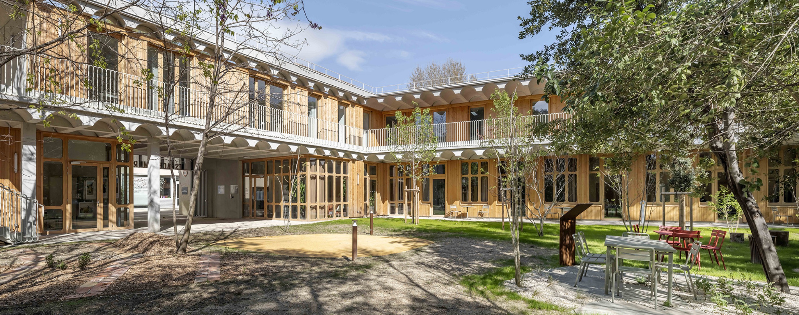 "Espace Ambroise Croizat" TAUTEM Architecture. Photograph by Luc Boegly.